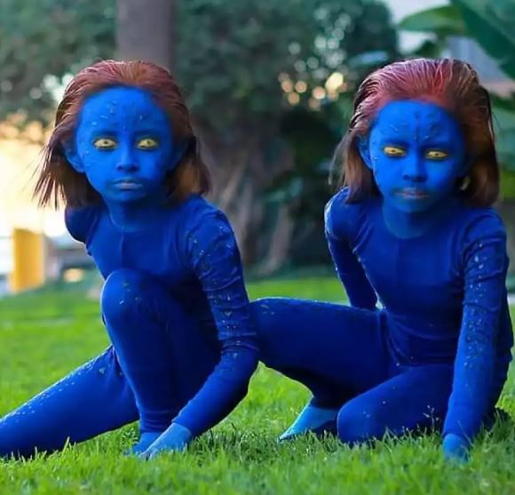 10 Cosplay bocah kembar ini keren banget, tampak nyata