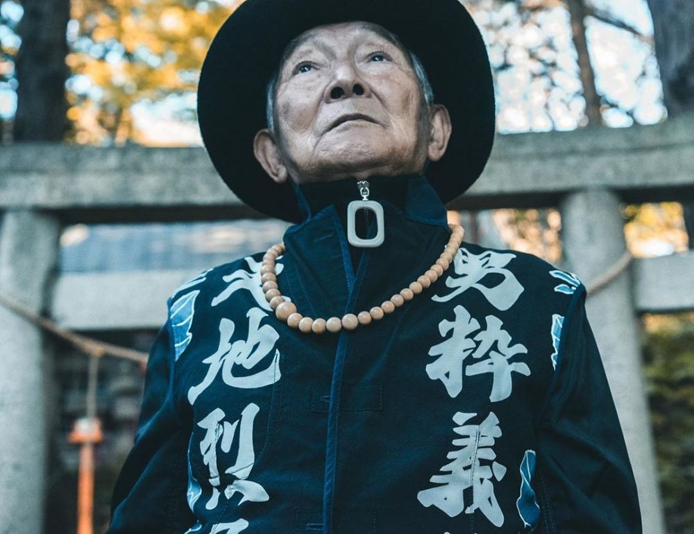 10 Gaya kakek 84 tahun ini swag abis, gaul tidak pandang usia