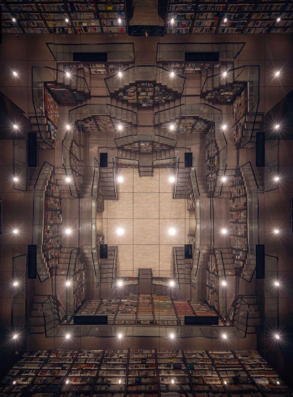 7 Potret langit-langit toko buku dari cermin ini bikin melongo