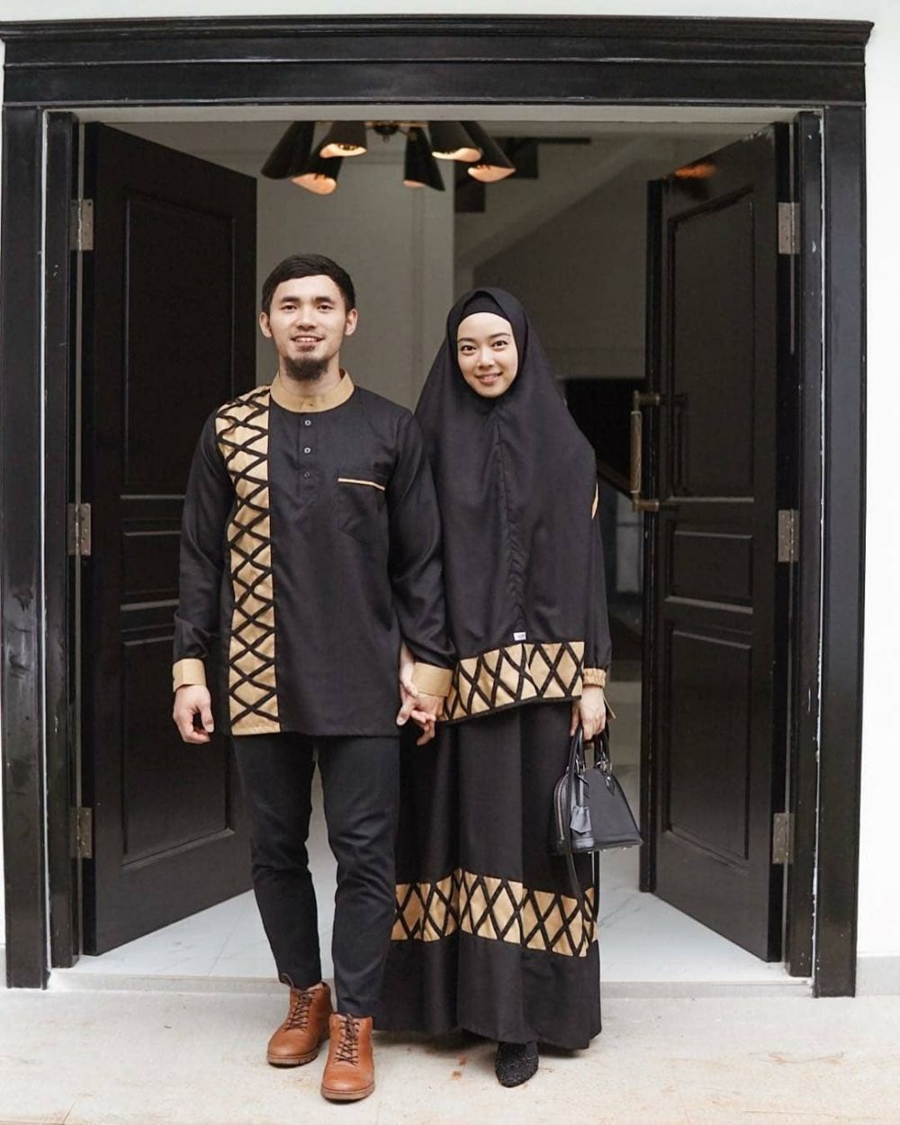 10 Inspirasi OOTD Lindswell Kwok-Hulaefi, cocok untuk Lebaran