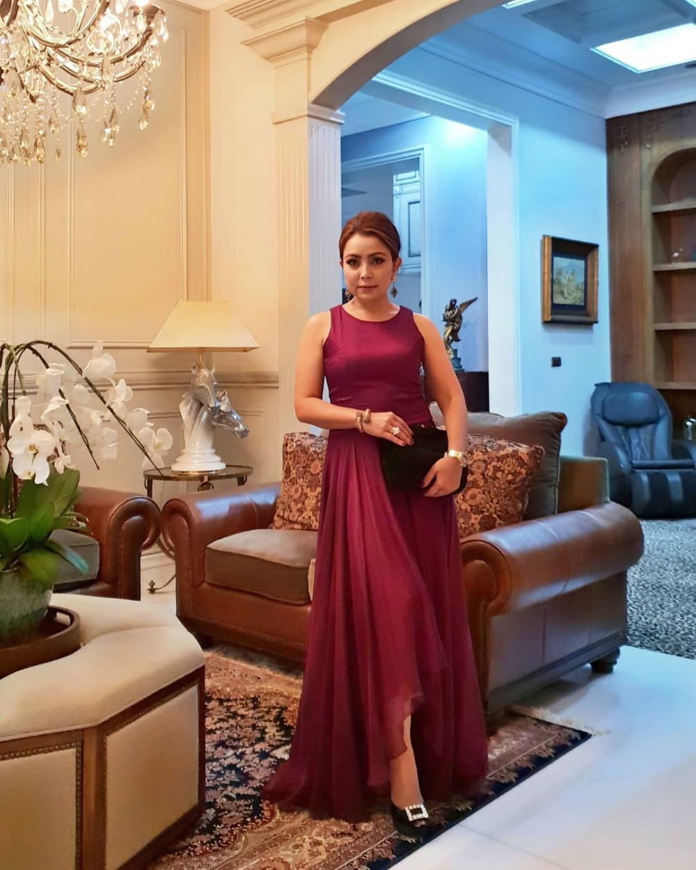 Penampakan ruang tamu 8 seleb, Nia Ramadhani punya 16 sofa