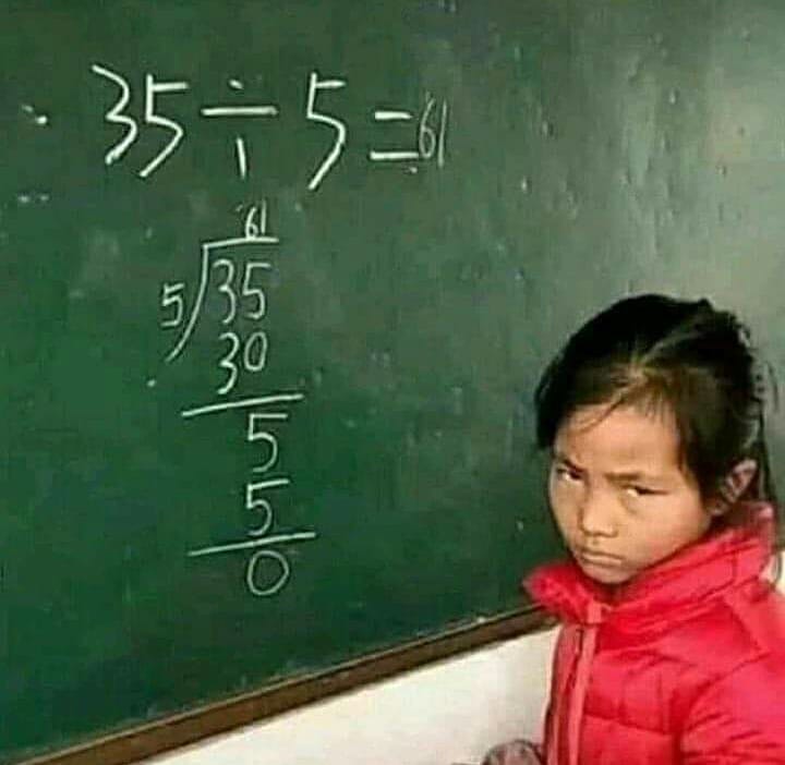 9 Tingkah lucu siswa waktu mengerjakan soal di papan tulis ini kocak