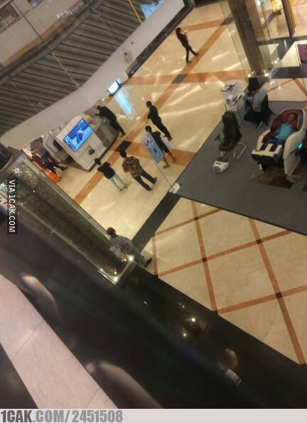 10 Kelakuan absurd orang malas pergi belanja, bikin tepuk jidat