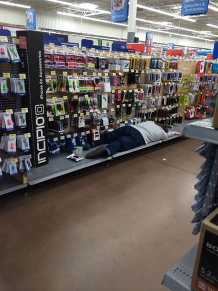 10 Kelakuan absurd orang malas pergi belanja, bikin tepuk jidat