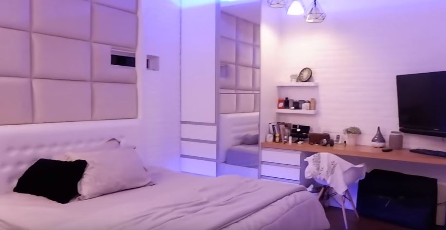 9 Penampakan rumah Rizky Nazar, desain kamarnya cozy