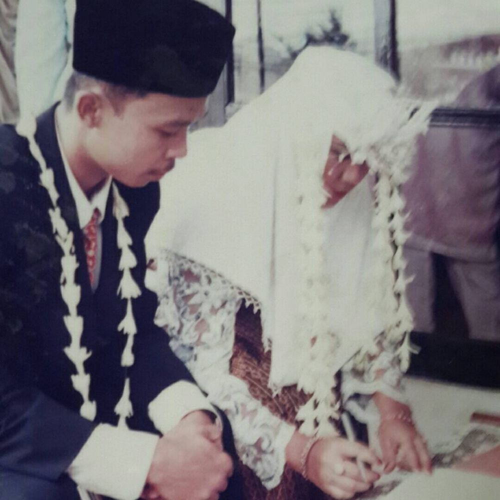 Gahar di film, intip 6 momen manis Yayan Ruhian bersama istrinya