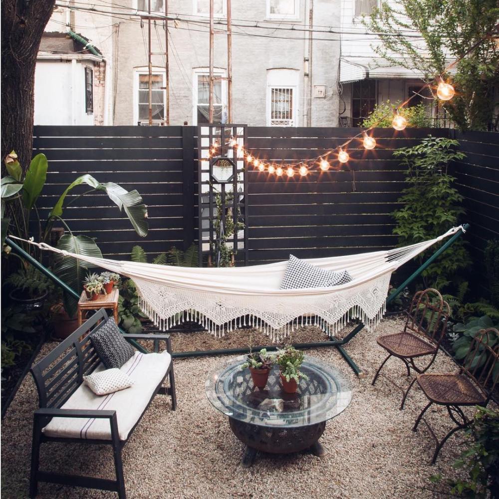 15 Inspirasi taman belakang rumah ini asri dan cozy
