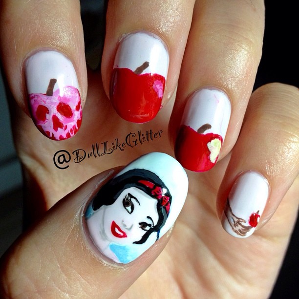 12 Nail art bertemakan karakter Disney, detailnya bikin takjub