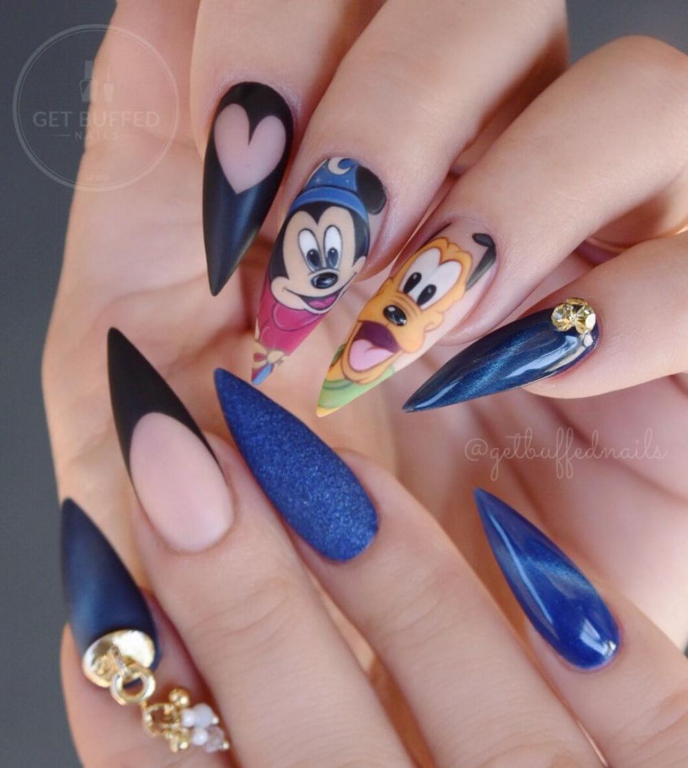 12 Nail art bertemakan karakter Disney, detailnya bikin takjub