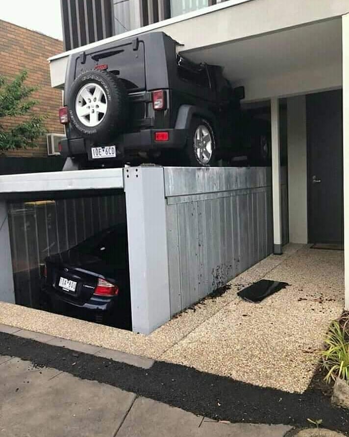 11 Potret lucu garasi mobil antimainstream ini bikin nyengir