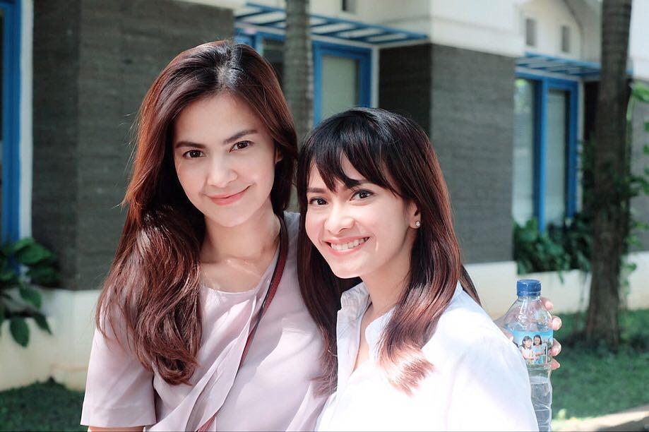 8 Adu gaya Ersa Mayori & Cut Tary, sering disebut kembar