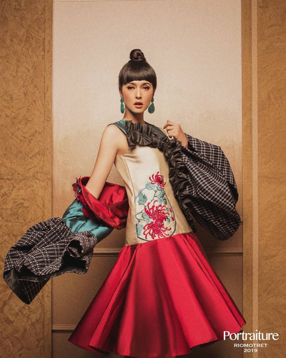 Saking cantiknya, 7 gaya pemotretan seleb ini disebut boneka hidup