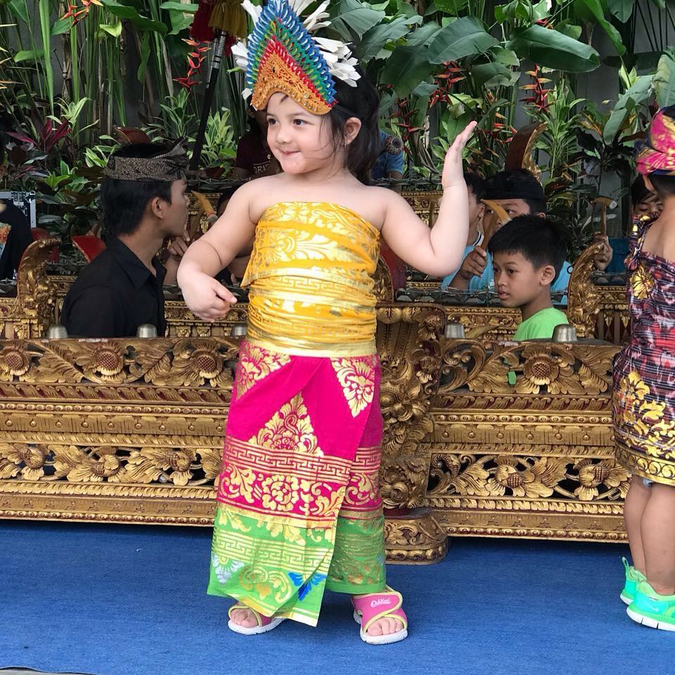 Pakaian Adat Bali Asli