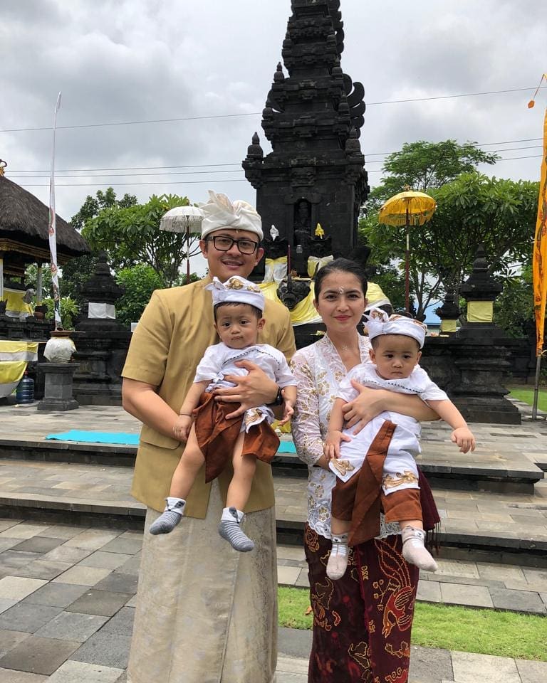 Potret 7 anak seleb kenakan baju adat Bali, gemas abis