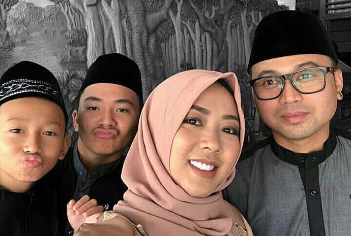 Jarang tersorot, 6 pelawak ini punya anak ganteng