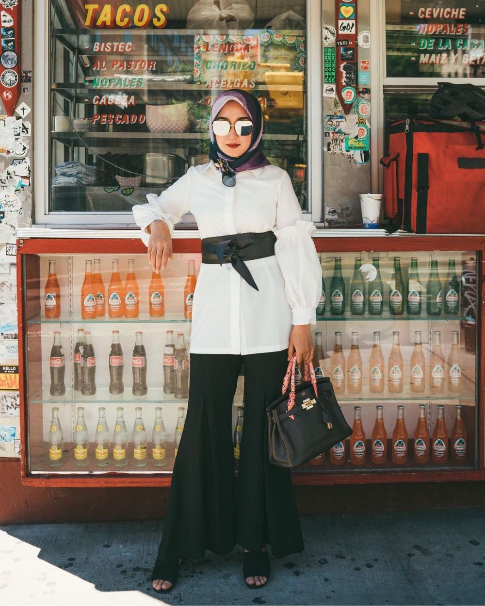15 Inspirasi outfit liburan hijab Dian Pelangi, kasual nan stylish