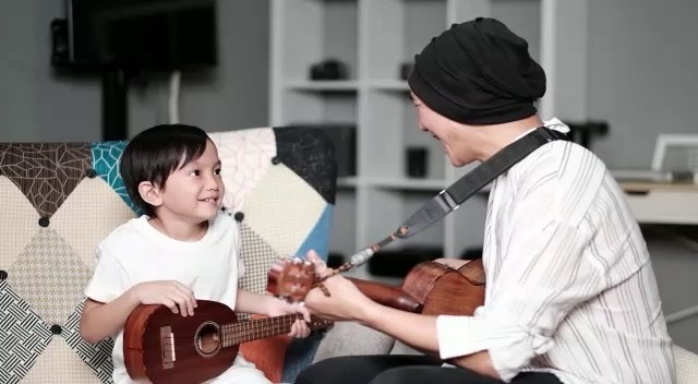 Ketegaran 8 seleb mengasuh anaknya yang berkebutuhan khusus