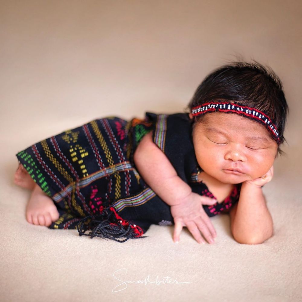 7 Gaya pemotretan Sedah Mirah, ekspresinya bikin gemes