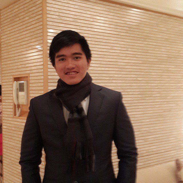 Kerap kasual pakai kaus, ini 8 gaya Kaesang tampil formal