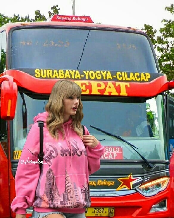 8 Foto editan seleb dunia mudik di Indonesia ini bikin ngakak