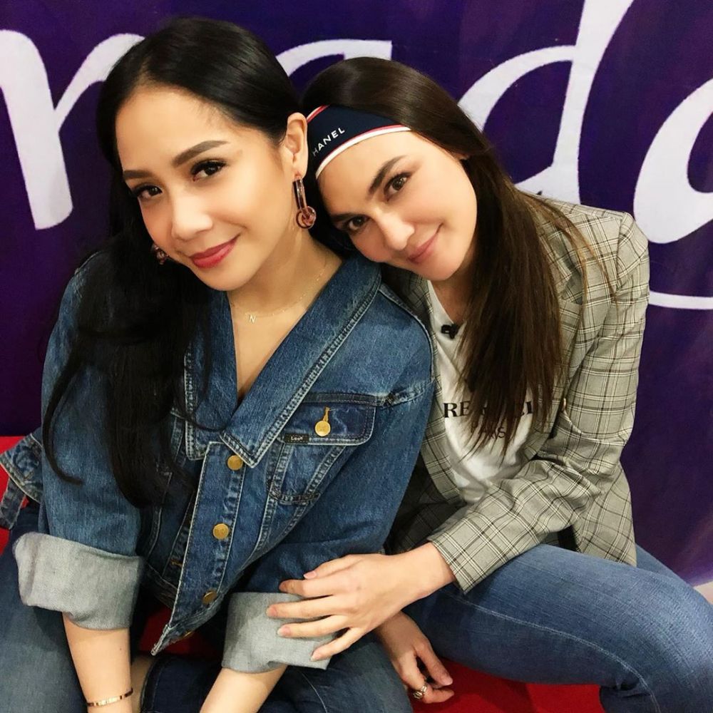 Nyamain RM BTS, Luna Maya kenakan bandana berharga fantastis