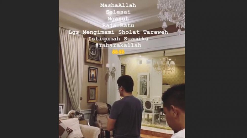 Unggah momen Reino Barack jadi imam salat, Syahrini panen kritik