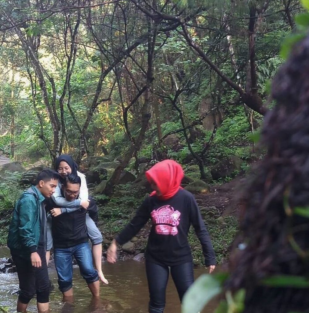 10 Momen liburan Ridwan Kamil dan keluarga, kemah pinggir sungai