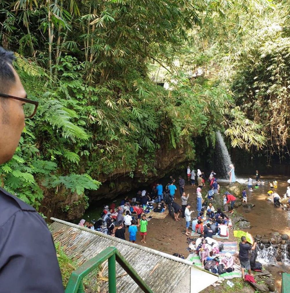 10 Momen liburan Ridwan Kamil dan keluarga, kemah pinggir sungai