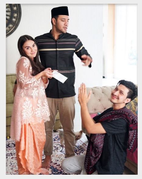 Unggah foto bagi THR ke adik, ekspresi Ammar Zoni curi perhatian