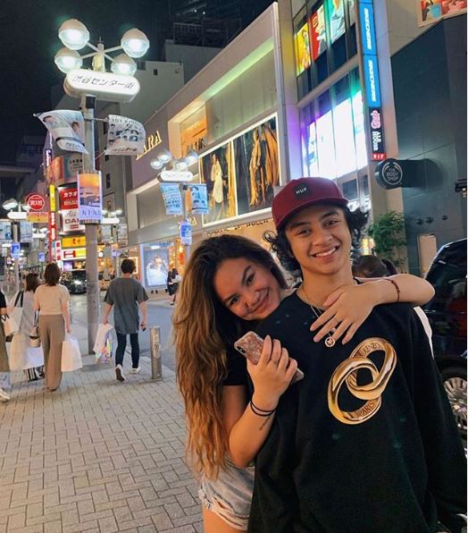 8 Momen liburan Shafa Harris & Bastian Steel, kompak foto mesra