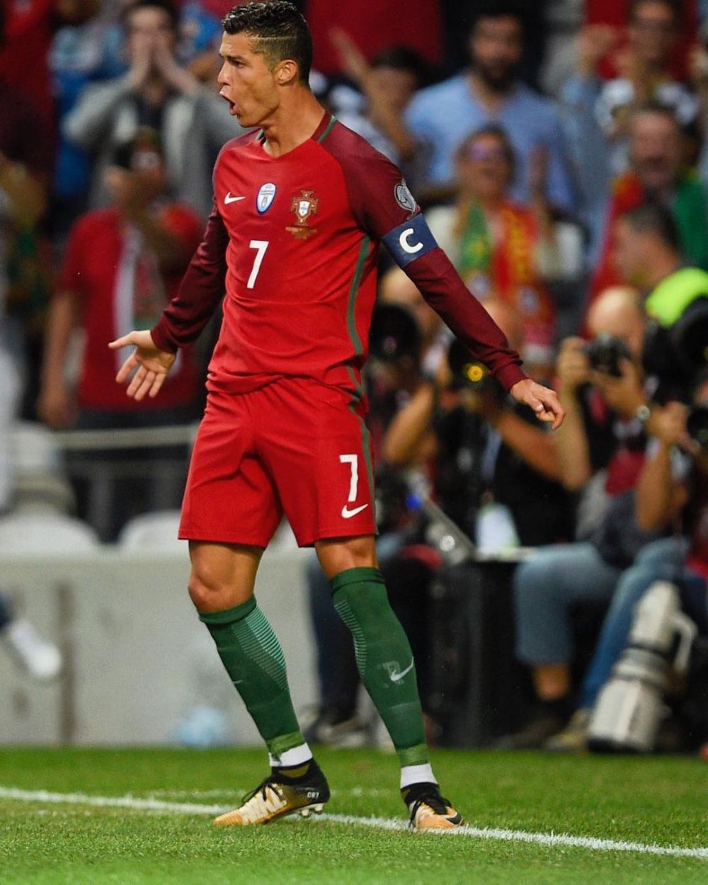 11 Prestasi Cristiano Ronaldo yang tak bisa diraih Lionel Messi