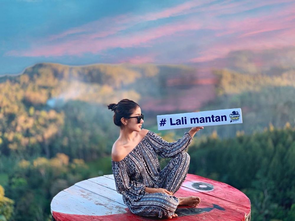 11 Gaya liburan Ghea Youbi, pedangdut muda yang curi perhatian