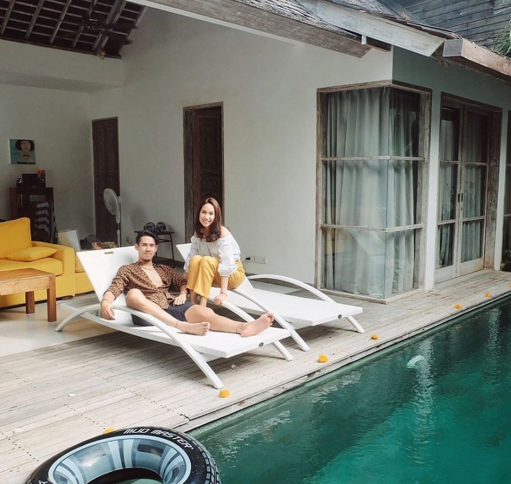 5 Potret bulan madu Ryuji Utomo & Shabrina Ayu di Bali, romantis 