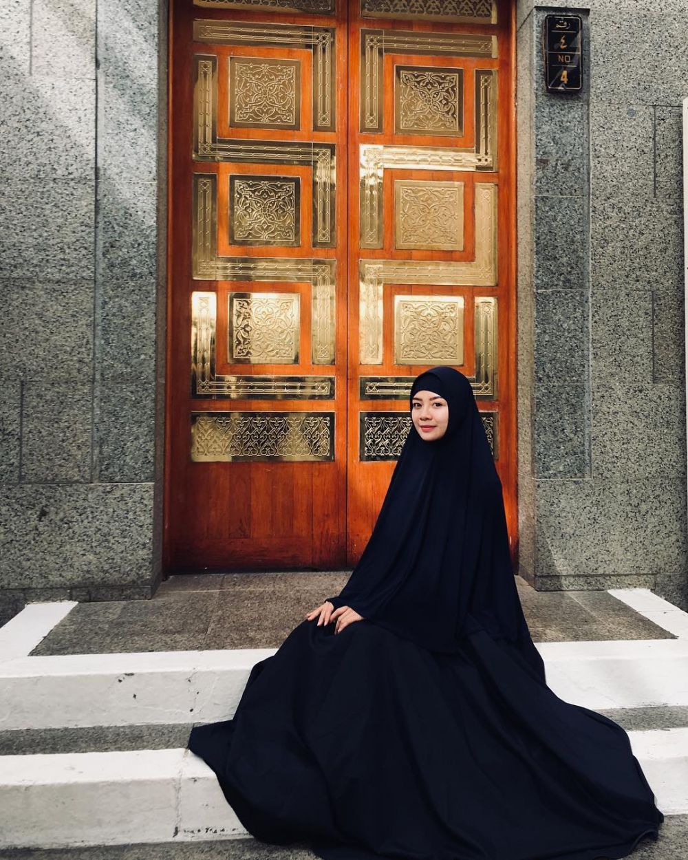 10 Potret Gwen Priscilla saat berhijab, anggun dan memesona