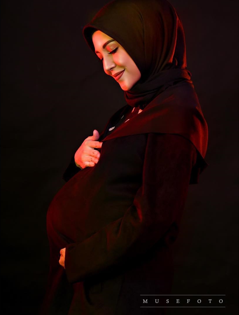 Hamil anak kembar, ini 8 potret maternity Ratna Galih yang memesona