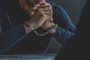 6 Kisah suami tega jual istri, miris