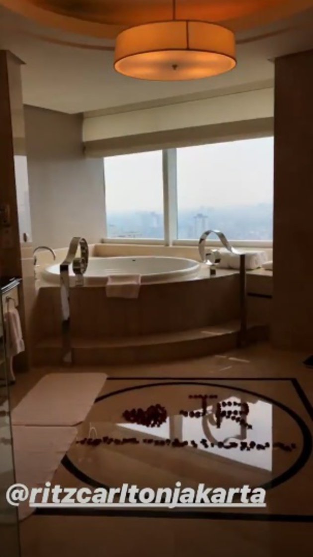 8 Potret kamar mewah Jessica Iskandar menginap di hari pertunangan