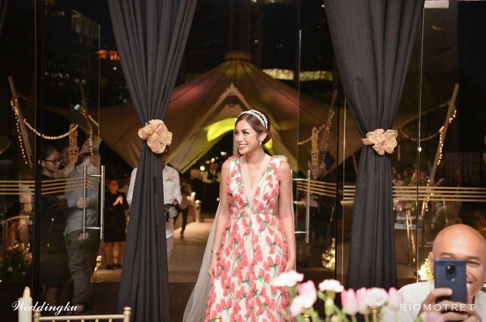 12 Potret tunangan Jessica Iskandar & Richard Kyle, romantis abis