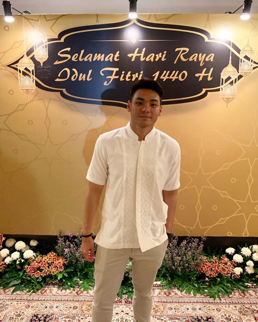 10 Potret Rob Clinton, caleg muda disebut dekat dengan Chelsea Islan