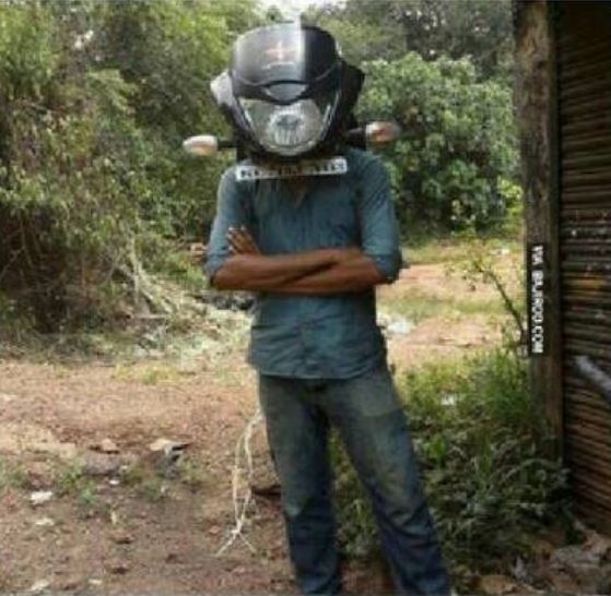 11 Momen absurd waktu pakai helm ini bikin nyengir sampai tujuan