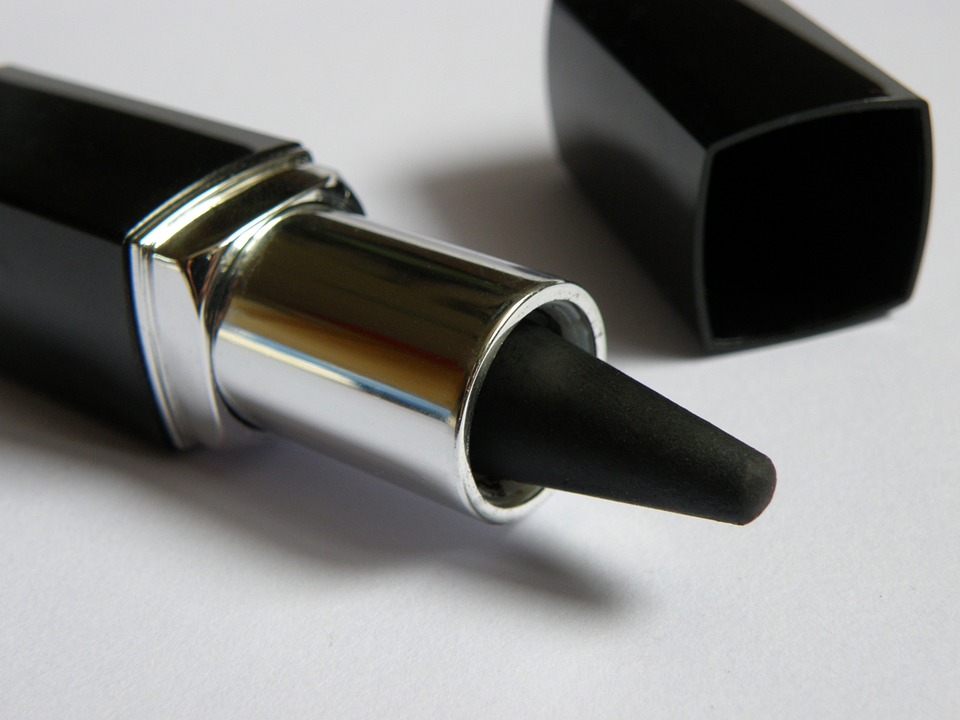 16 Tips makeup untuk wanita berkulit gelap