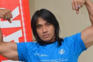 Kisah 5 seleb berjuang lawan kanker otak, terbaru Agung Hercules