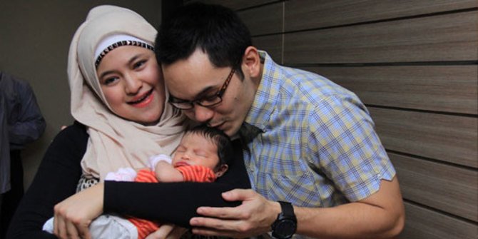 Kisah haru 10 seleb lahiran sebelum 9 bulan hamil, terbaru Aura Kasih