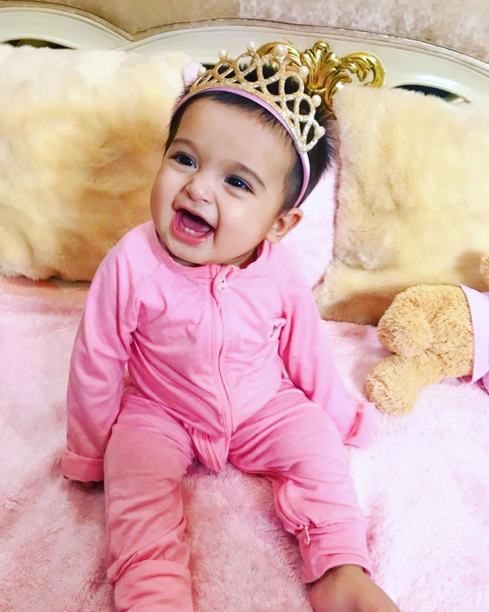 8 Potret keponakan Tasya Farasya ini imut abis, bak boneka hidup