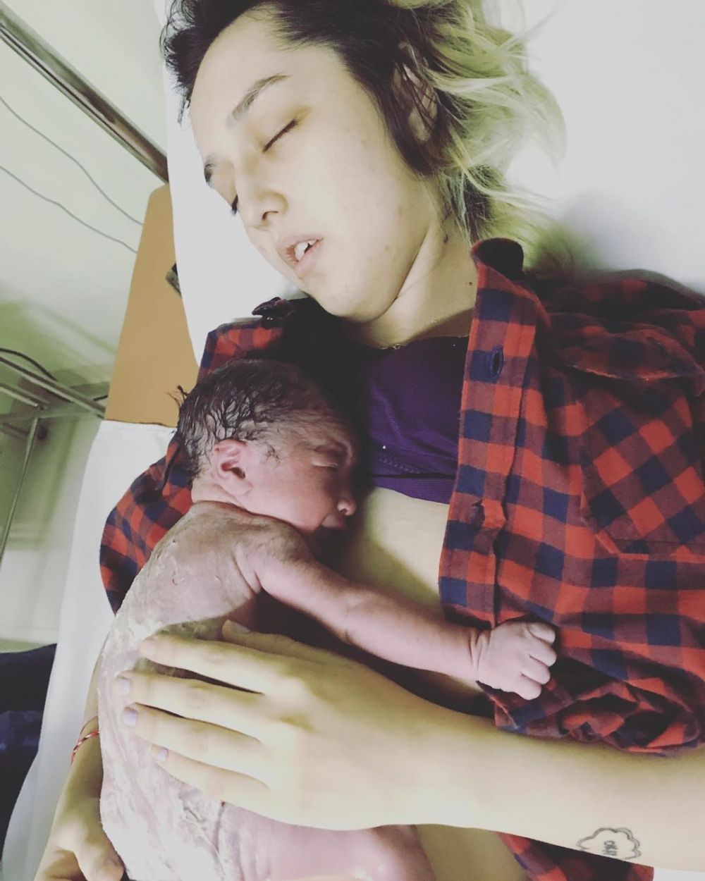 Potret maternity jadi sorotan, istri Reza SM*SH lahiran anak pertama