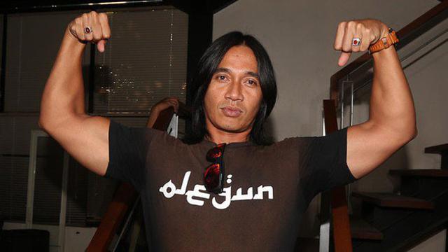 6 Gaya ikonik Agung Hercules, salah satunya goyang barbel melayang