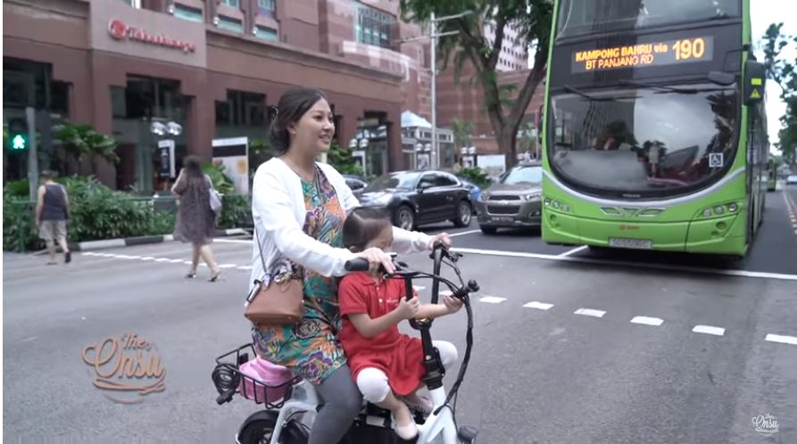 Alasan Sarwendah antar Thalia sekolah naik sepeda daripada mobil, haru