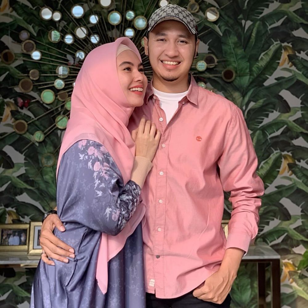 Kisah 4 suami seleb protektif saat istri hamil, jalan aja dibatasi