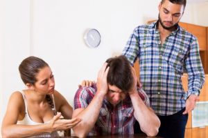 4 Kelakuan nyimpang pasutri, gadai istri hingga pamer hubungan intim