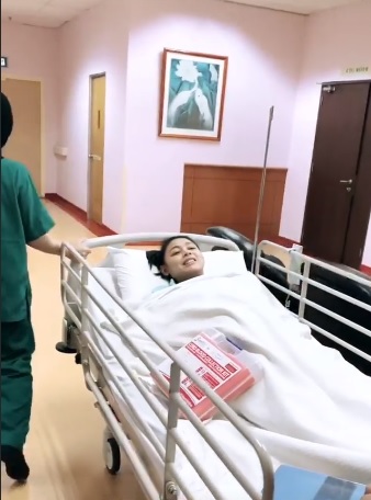 Kisah perjuangan 5 seleb yang pilih melahirkan di luar negeri